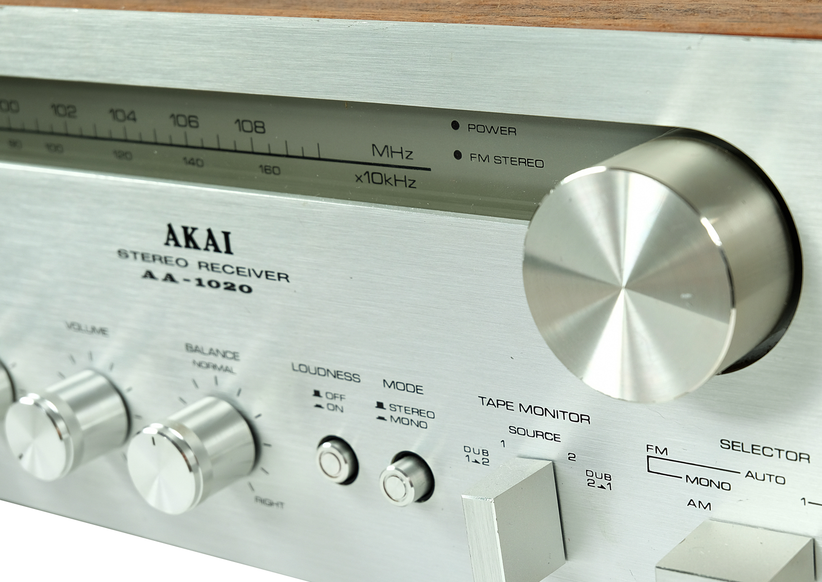 Akai AA 1020 Stereo Receiver.